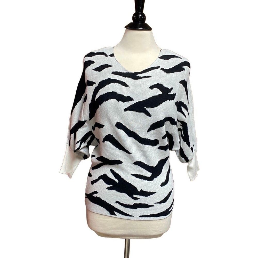Glam White & Black Zebra Print Quarter Sleeve Sweater Size Small